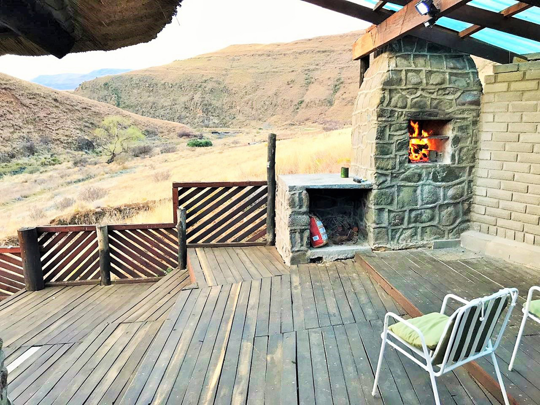 Amanzi Empilo rondawel braai barbeque